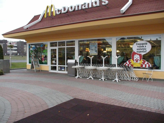 McDonald's Pécs, Zsolnay V. u.