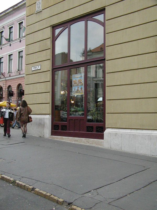 McDonald's Pécs, Széchenyi tér